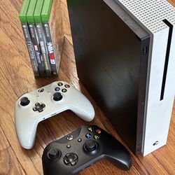 Xbox one S 1TB 2 controllers 4 games $150