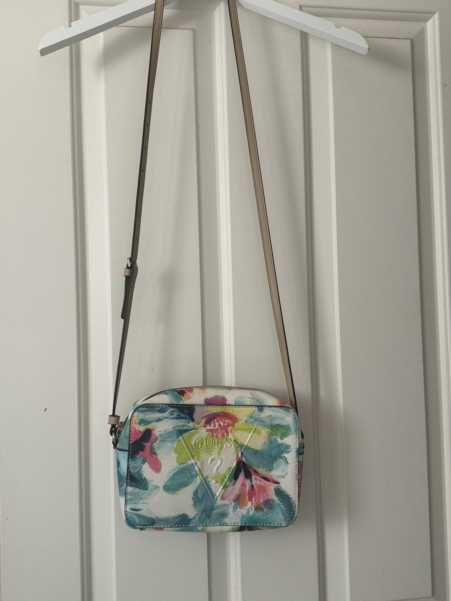 Woman’s Guess purse crossbody