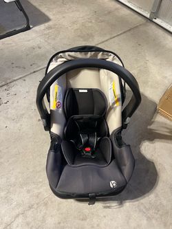 BabyTrend full car seat