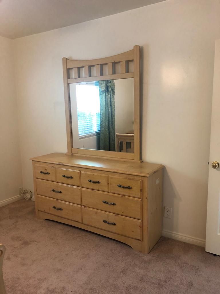 Elegant dresser and mirror