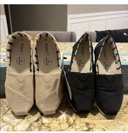 New Toms Shoes Women’s Size 6 - 2 Pair 