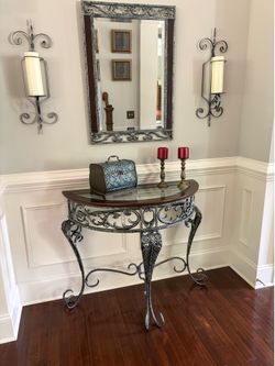Beautiful foyer table and Mirror