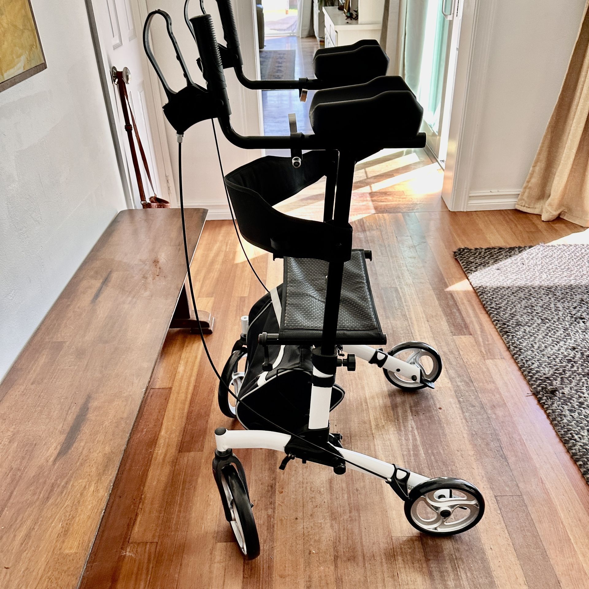 UPRIGHT FOREARM ROLLATOR WALKER SEAT AND STORAGE