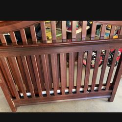 Pre -owned Pinehurst lifestyle crib  Color: Espresso Model No:  SKN: 411048 Production Date Feb 10 2007 