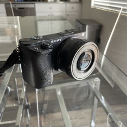 Sony A6300 + 2 Lenses ($1000)