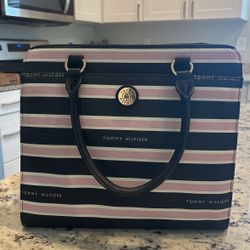 Large Tommy Hilfiger Purse 