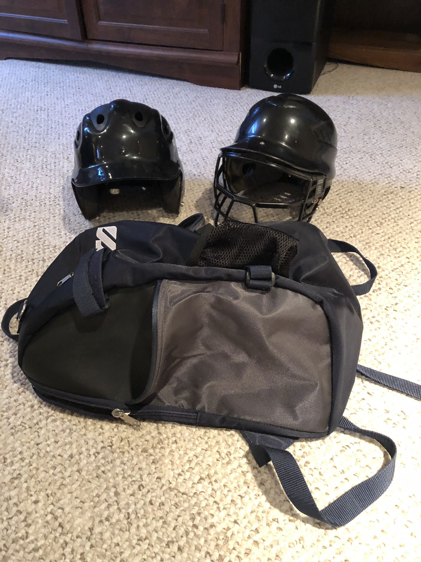 Softball helmets. Mizuno bat bag