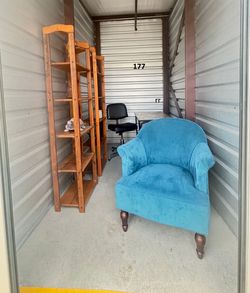 Auction Unit 177 1/31 - Accent Chair, Wood Shelves, Rolling Chair, Cart, Decor, Art Desk, Vintage