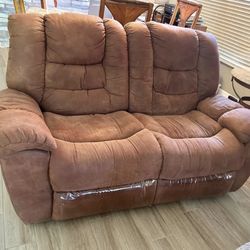 Brown Reclining Loveseat & Recliner Set – Great Condition – St. Cloud