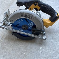 Dewalt 20V 6 1/2” Saw