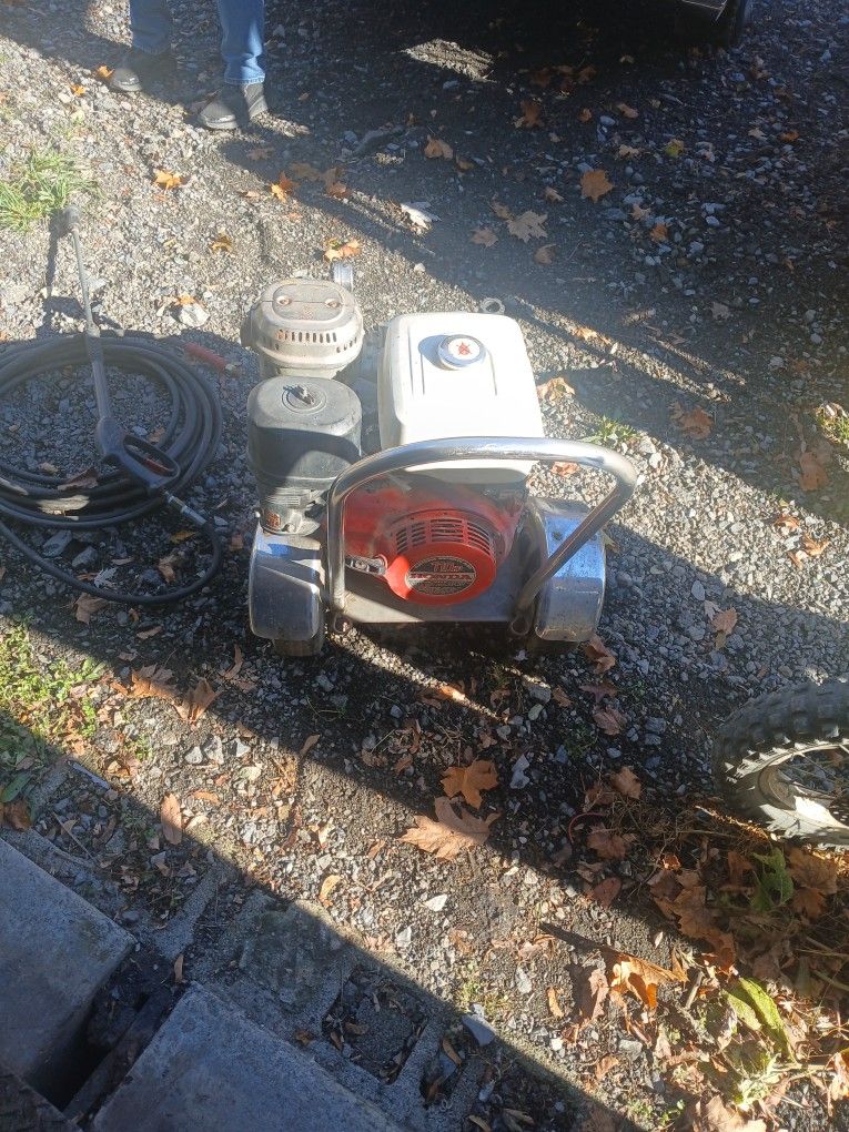Eleven horsepower honda pressure washer with cat pump