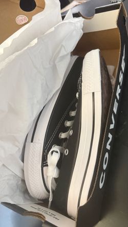 Black and white low top converse