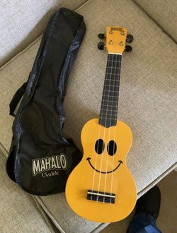 Mahalo U Smile Soprano Ukulele Yellow