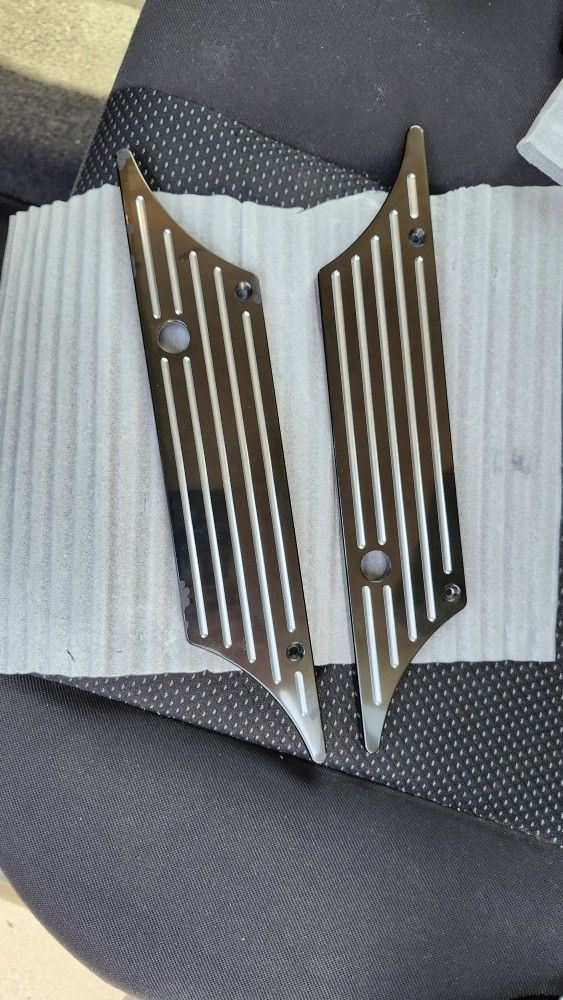 Black Stright Latch Covers for Harley-Davidson Touring '94-'13. With Hardware And Lock And Keys.
