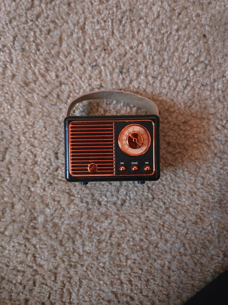 5w classic looking speaker