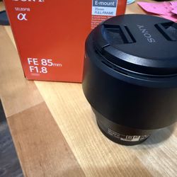 Sony FE 85mm f/1.8 Lens (E-Mount, Full Frame) – Excellent Condition
