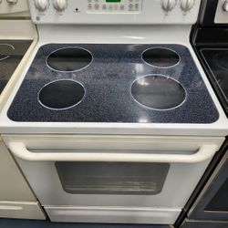 DELIVERY AVAILABLE! Electric Stove GE Capacity 5.8 cuft