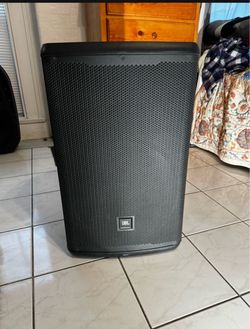 JBL EON 715