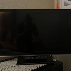 PANASONIC 32” LCD TV