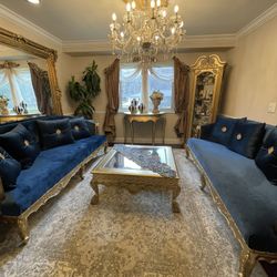 Very  Beautiful gorgeous living room set 2 large sofa Coffee table and console