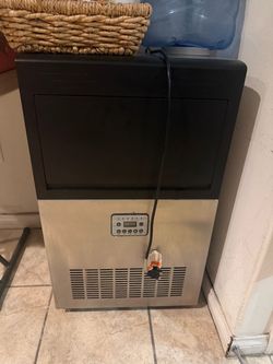 Freestanding Commercial Ice Maker Machine
