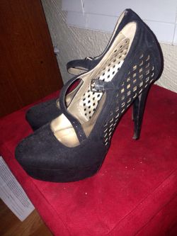 Black heels Sz 10