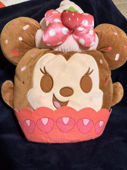 Disney Munchling Strawberry Cupcake Minnie Mouse backpack.