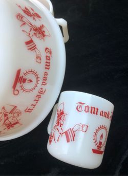 Vintage Tom and Jerry 7-piece punch bowl and mugs. Excellent condition.