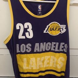 Lebron James Jersey Size Men’s Medium 
