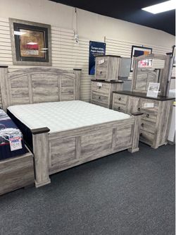 Queen/King Bedroom Set. 🚚WE DELIVER🚚