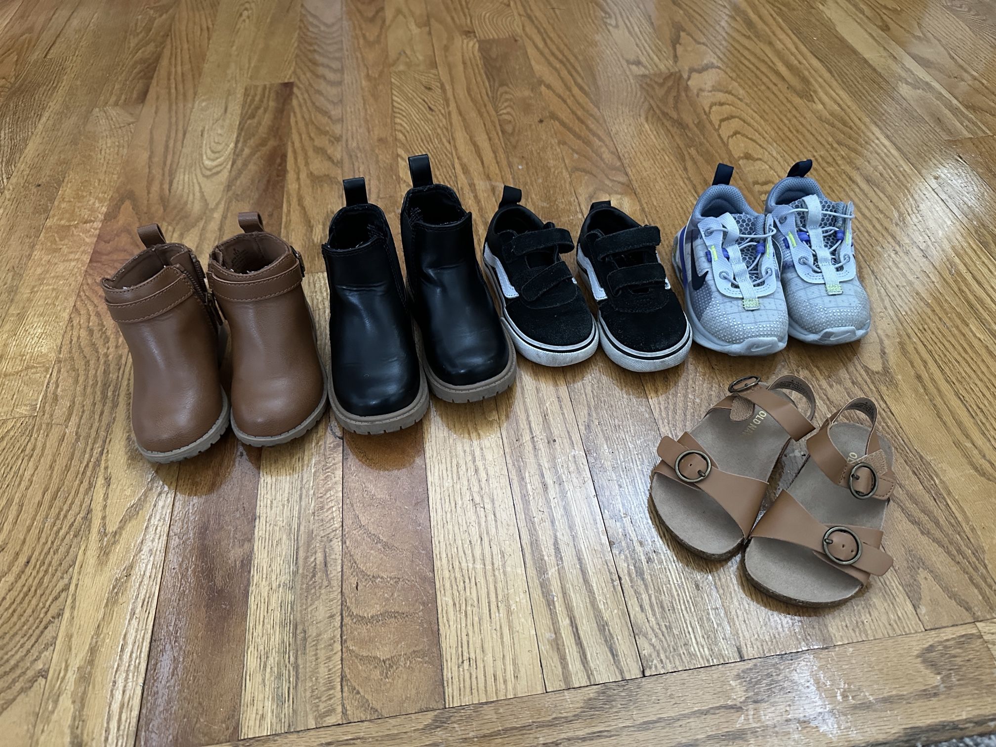 Bundle of toddler girl shoes (size 6)