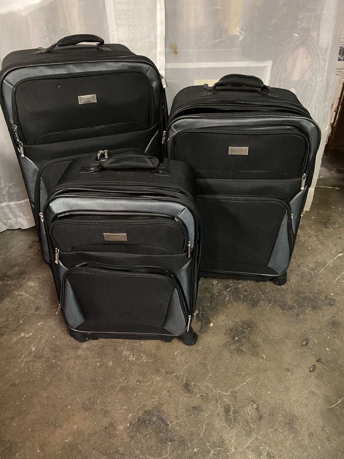 Set 3 Suitcases With Wheels