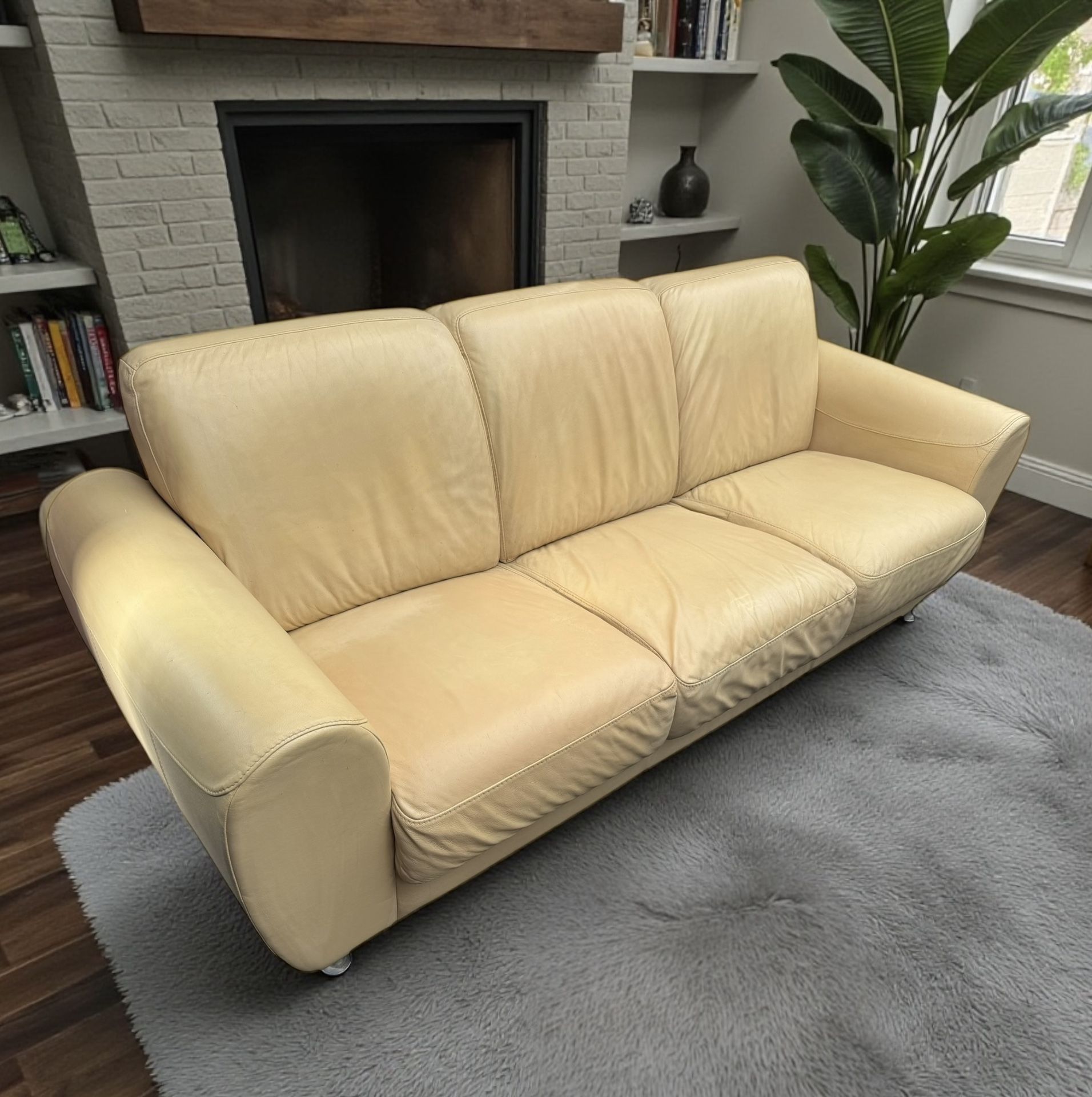 Italian Leather Sofa Comfy and Clean
