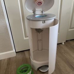 Munchkin STEP Diaper Pail