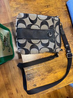 Vintage Coach Signature  swing pack crossbody bag.