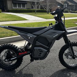 Fast Electric Dirt Bike 2500W | EM-5 | 37 MPH | $1,199 	5.	EM-5 37 MPH Electric