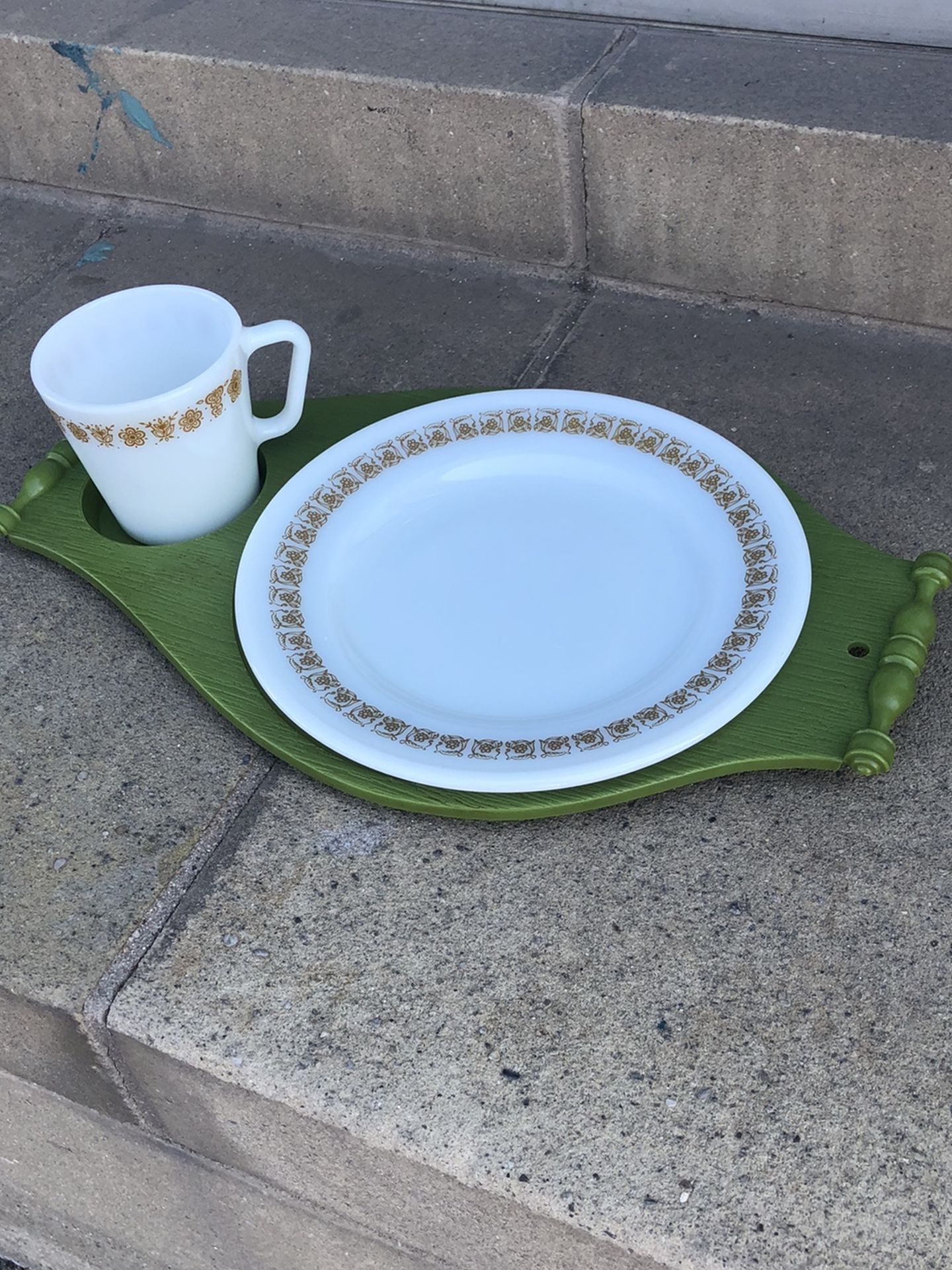 Vintage Avocado Green Plastic Picnic Trays