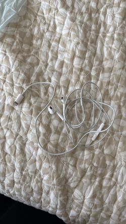 Apple wired headphones with lightning cable