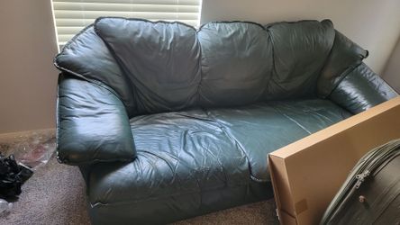 Table 20$ and sofa set 20$ avaiable till september 14