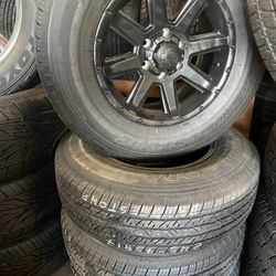 Bridgestone Dueler H/T 685 245/75R17 with  Ultra Wheels