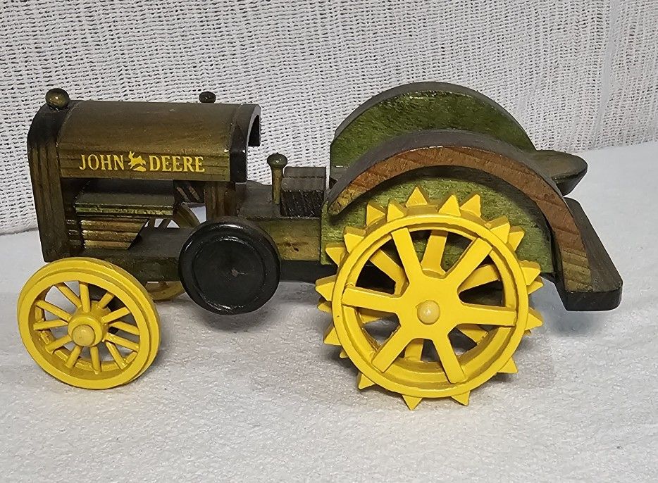 John DEERE wood Tractor