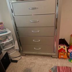 $900 FULL SIZE.  Complete set