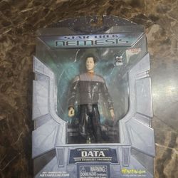 STAR TREK NEMESIS. DATA LIEUTENANT COMMANDER 7" ACTION FIGURE ART ASYLUM 2002 
