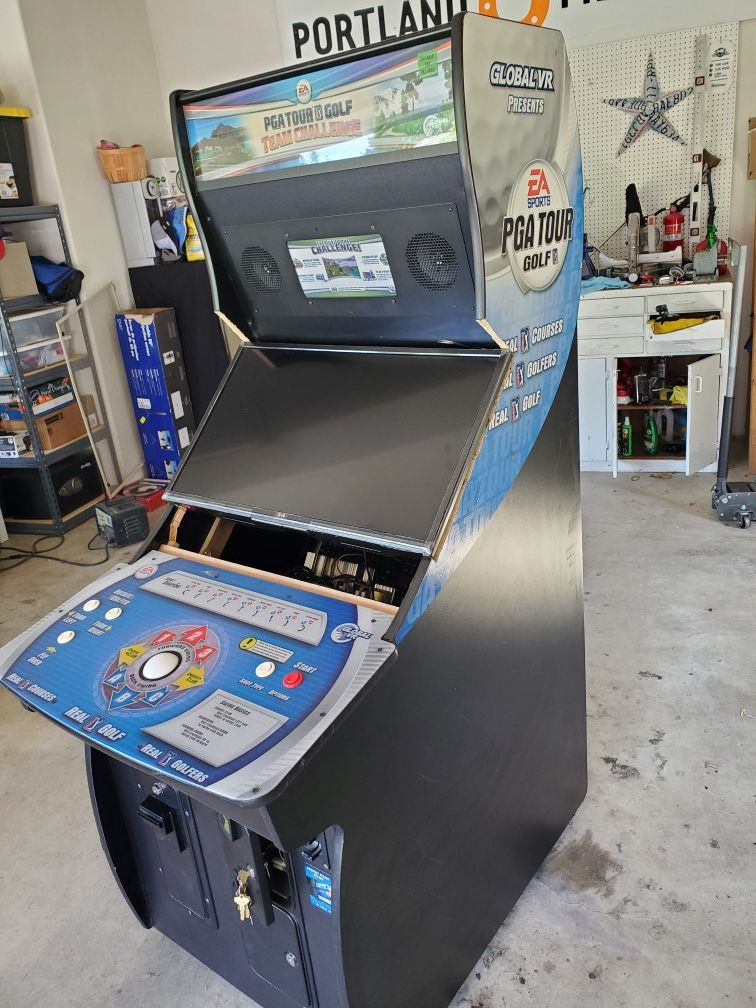 PGA TOUR GOLF Arcade game with new 32 inch TV for Sale in Vancouver, WA