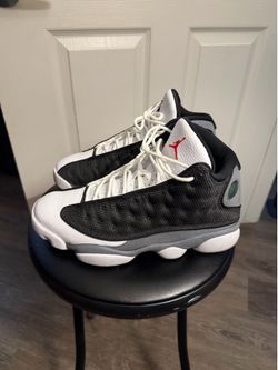 Jordans comes with shoe container