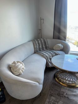 Couch/chair/loveseat/table
