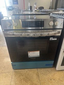 Stoves & Cooktops - Up to 40% Off