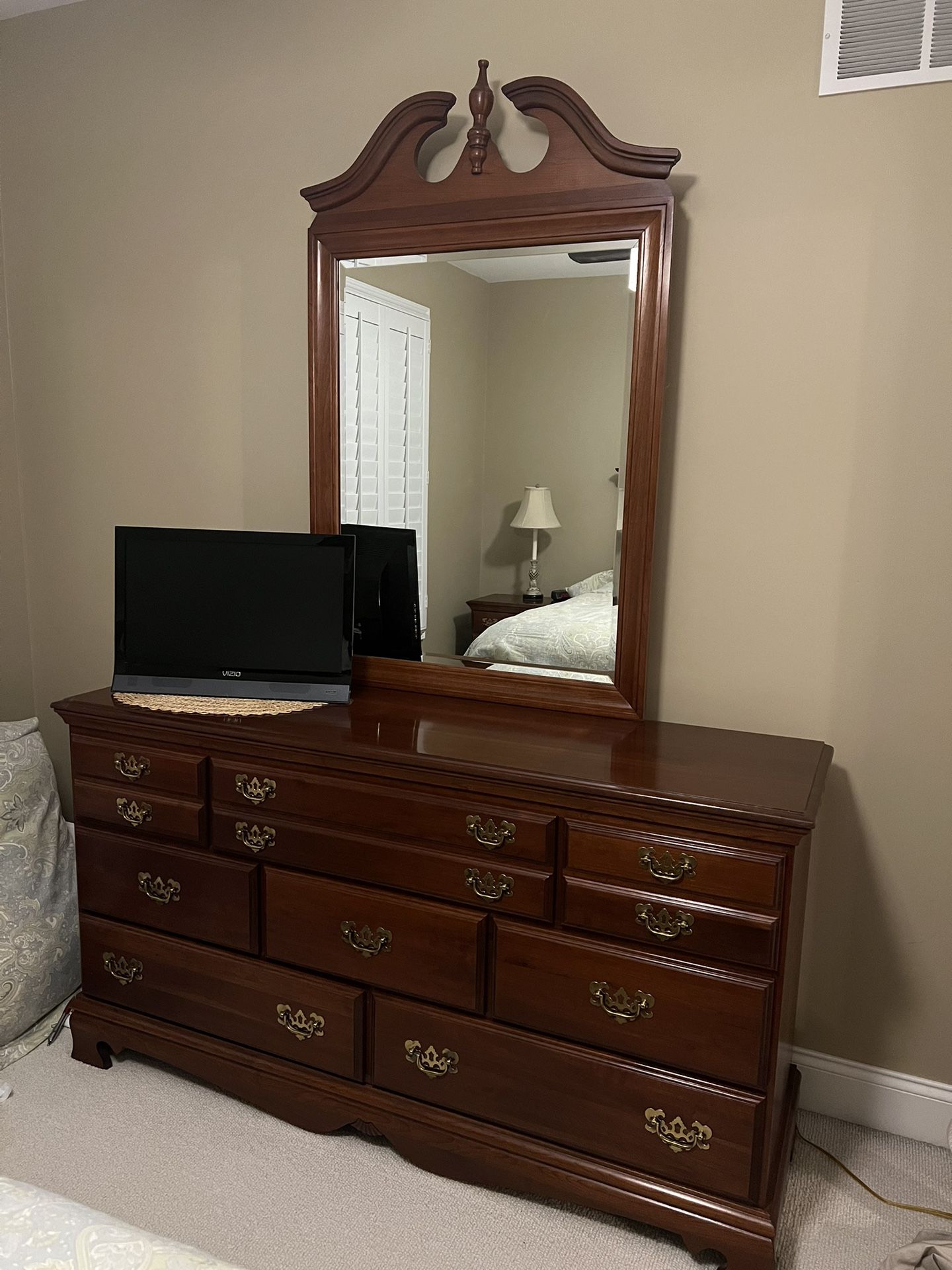 Bedroom Furniture Set (Queen)- REDUCED 