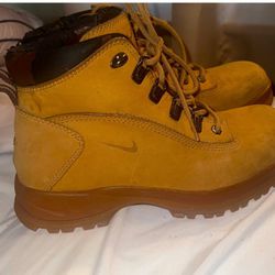 Nike Suede Nike steel toe Boots,Men’s size 8
