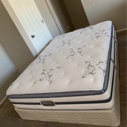 QUEEN BEAUTYREST MATTRESS AND FREE BOX SPRING